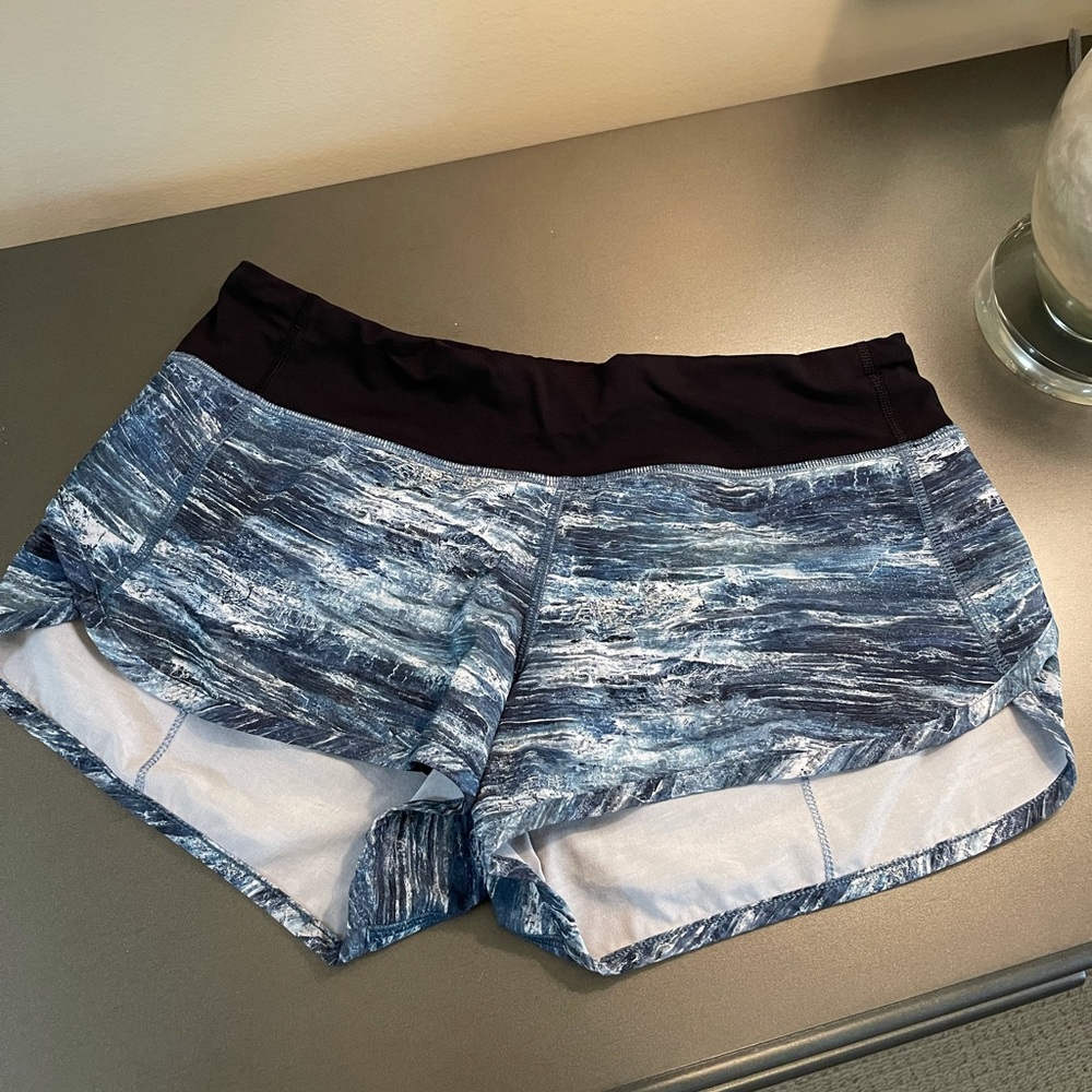 Lululemon Hotty Hot short